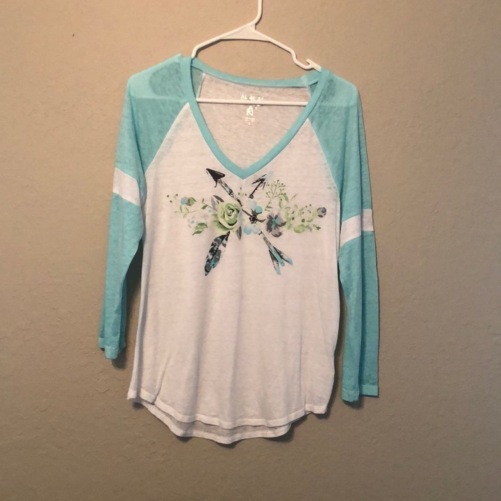 Almost Famous Size Large Women’s 3/4 Sleeve Shirt